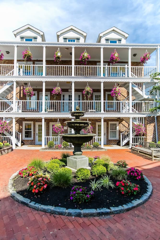Danfords Hotel And Marina, photo 1