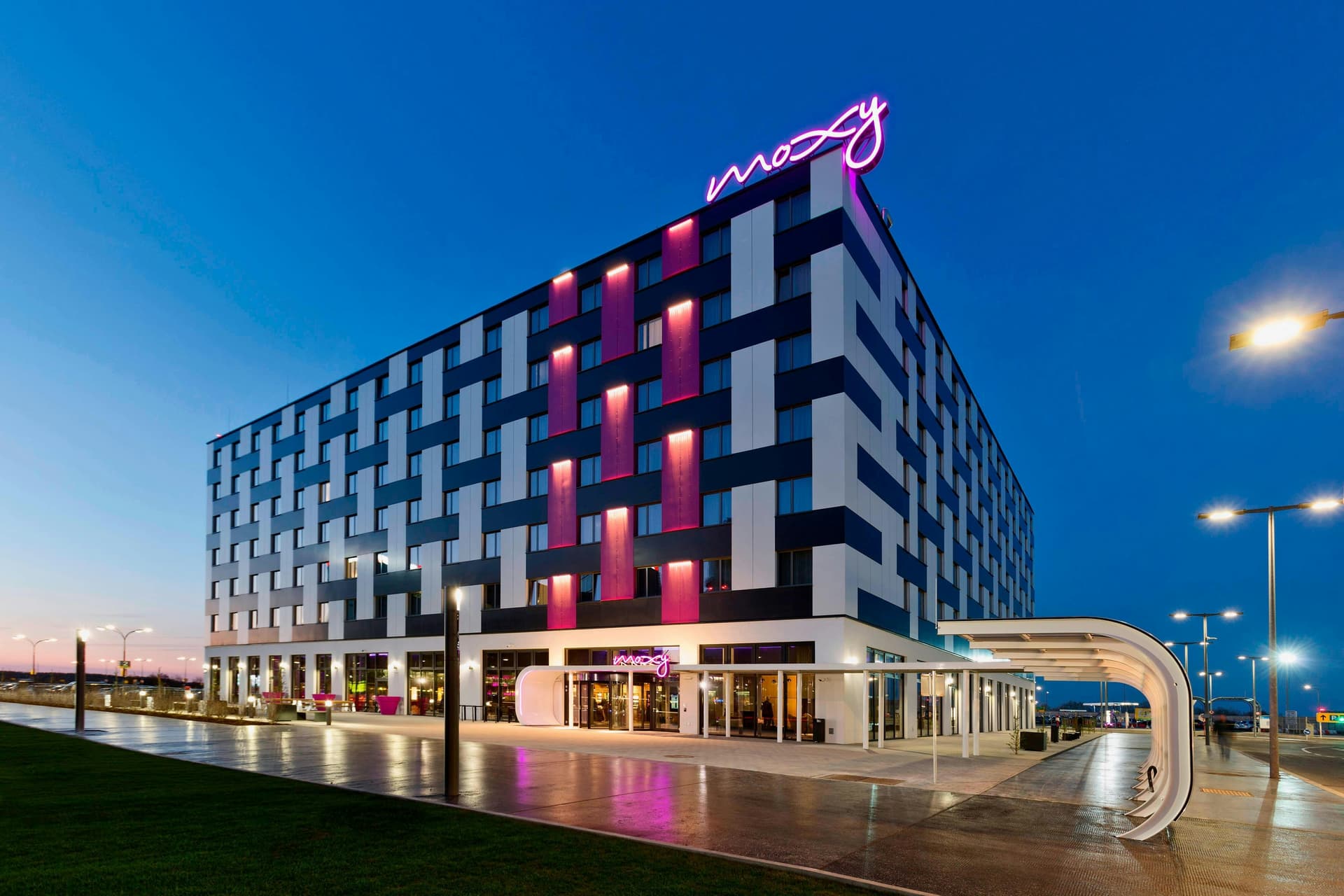 Moxy Vienna Airport, photo 1