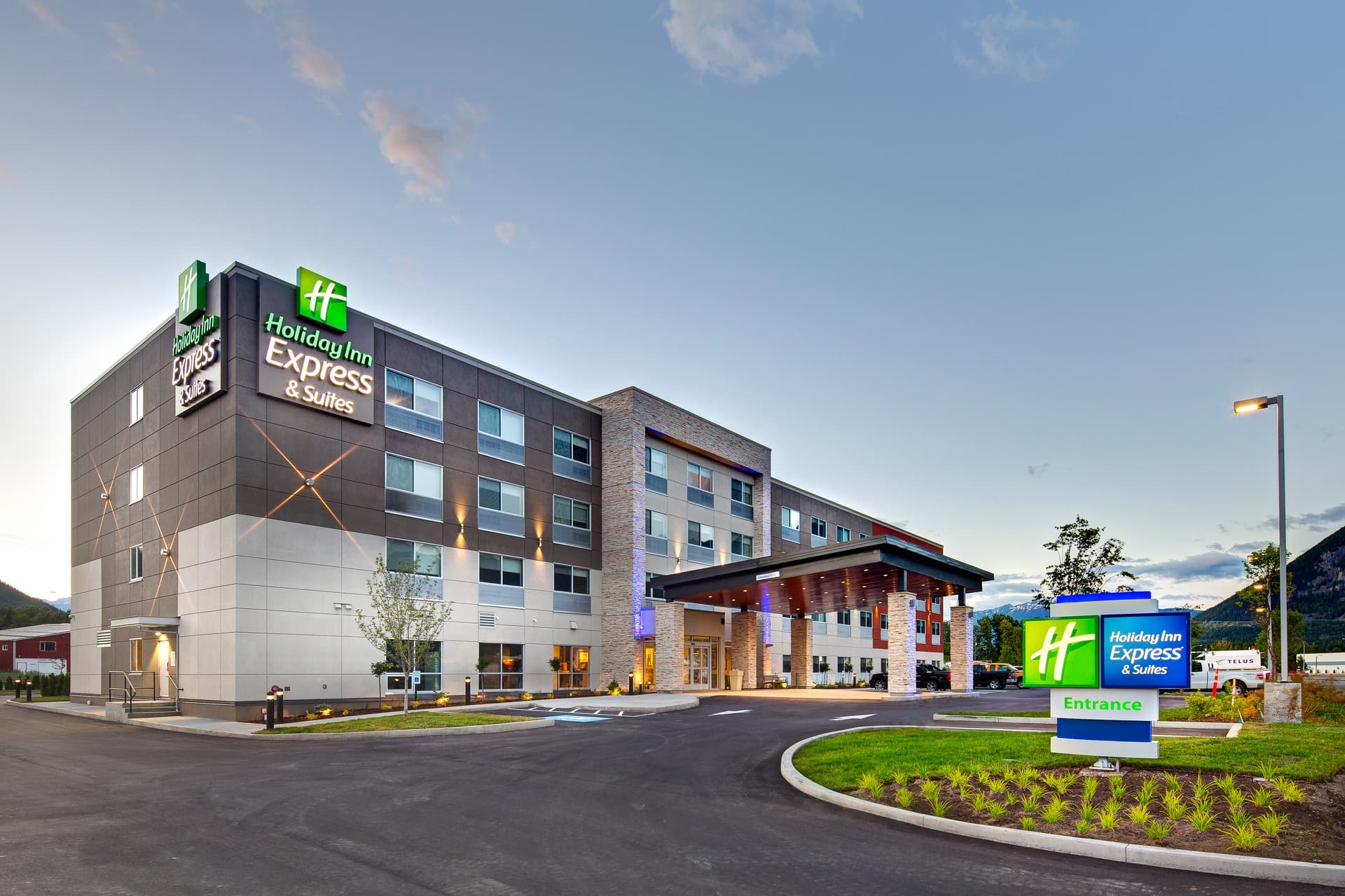 Holiday Inn Express & Suites Terrace, photo 1