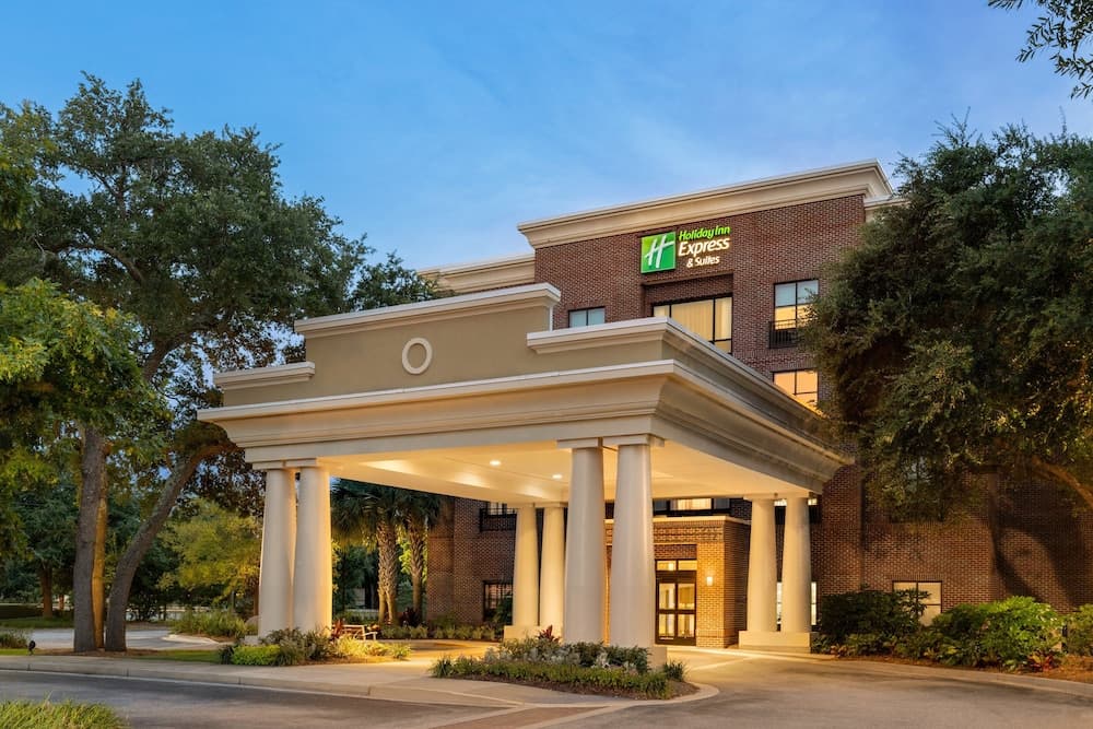 Holiday Inn Express & Suites Mount Pleasant-Charleston, photo 1