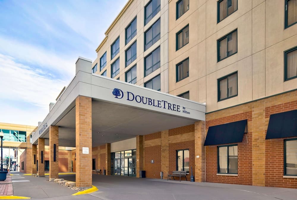 Doubletree By Hilton Davenport, photo 1