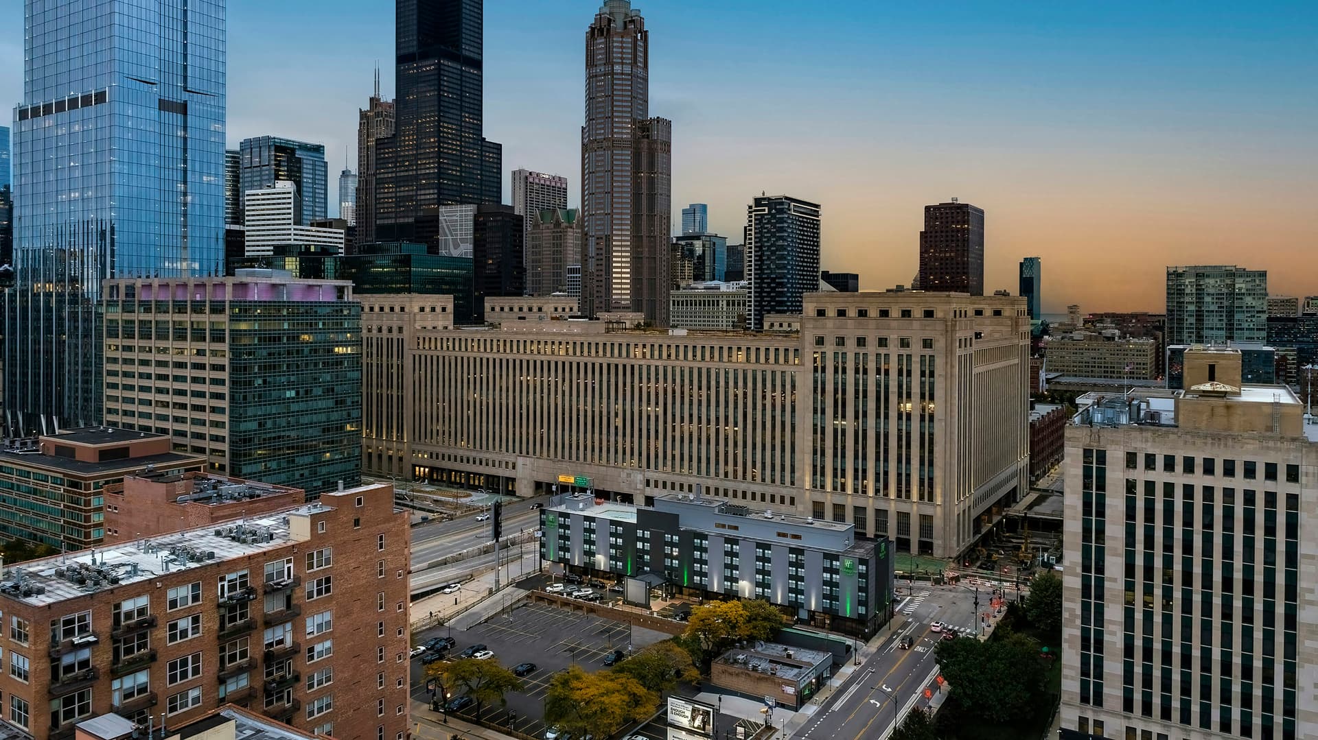 Holiday Inn and Suites Chicago Downtown, photo 1