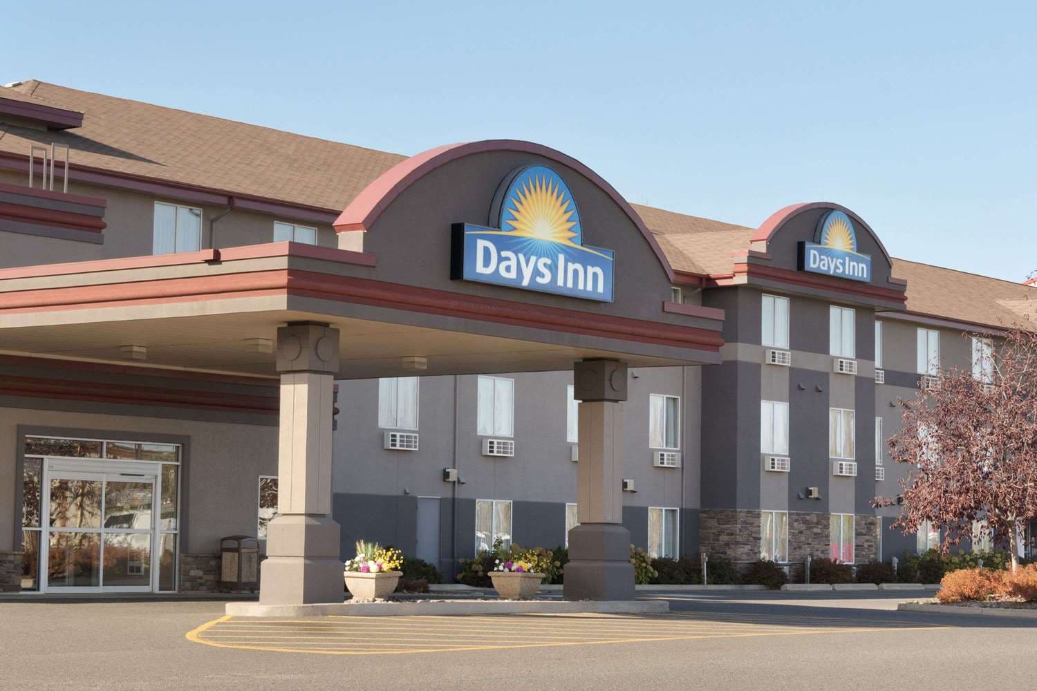 Days Inn & Suites by Wyndham Thunder Bay, photo 1