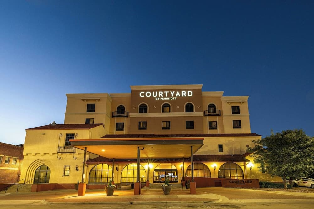 Courtyard Wichita At Old Town, photo 1